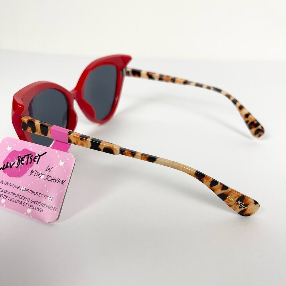 NWT Betsey Johnson Luv Betsy Cat Eye Rockabilly Sunglasses Red Leopard Retro 50s - Picture 4 of 5